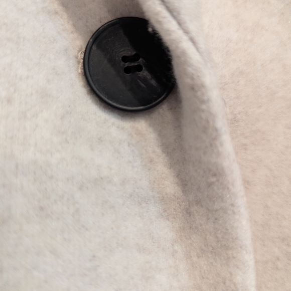 Elegant Cream Women's Coat - Picture 4 of 4